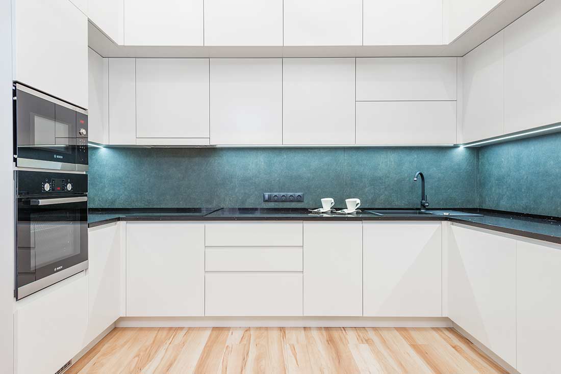 Blue backsplash – brings you the nicest color of nature