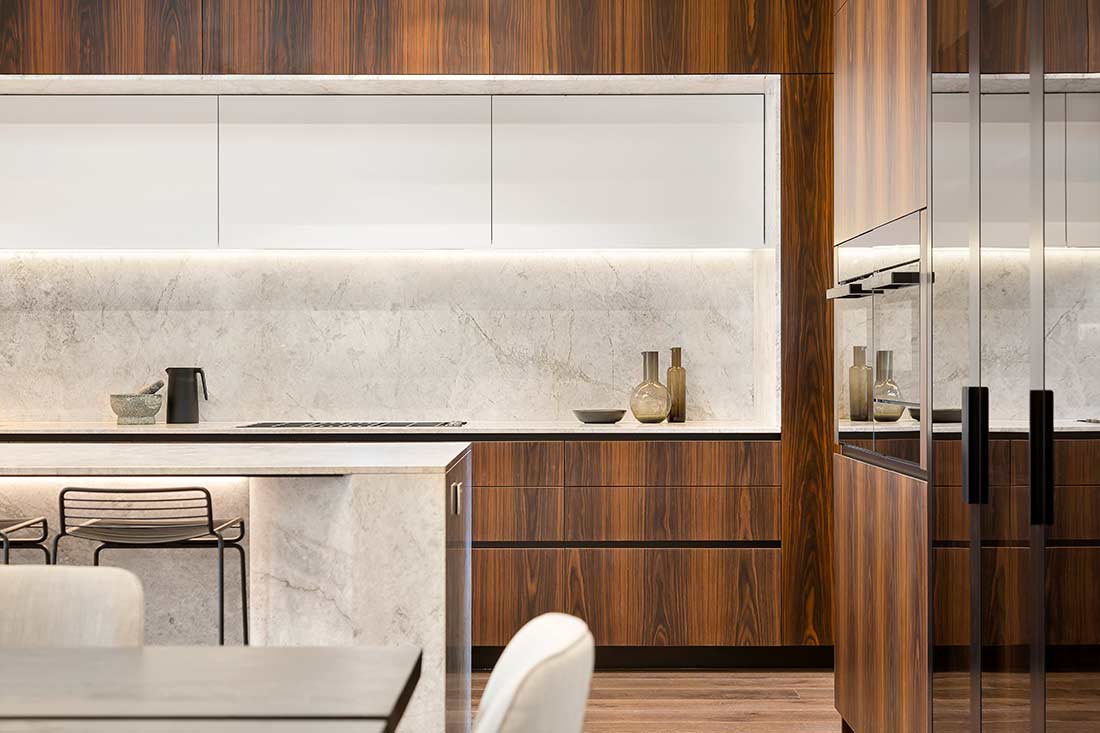 The queen of materials of backsplashes: marble